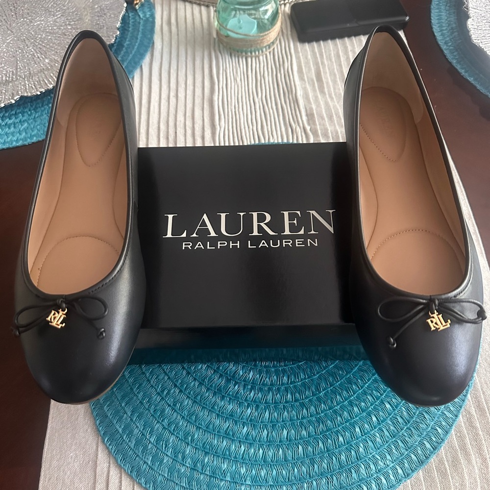 BRAND NEW Black leather Flats